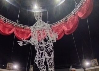 В Омск привезли 12-метровую фигуру Юрия Никулина