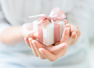 Дарим подарки и хорошее настроение самым любимым