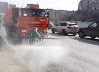 На самарские улицы вышли моечные машины