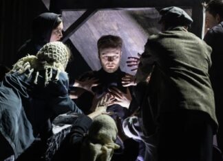 Дороже, чем в Москве: билеты на «Золотую маску» в Омске достигают 8000 рублей