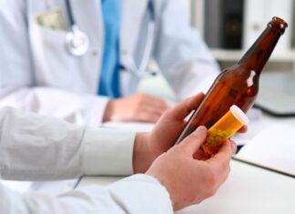 Алкоголизм — серьезное заболевание, которое требует профессионального лечения. Часто для успешного преодоления алкогольной зависимости пациенты обращаются в специализированные клиники. В этой статье мы рассмотрим методы и этапы лечения алкоголизма в клинике.