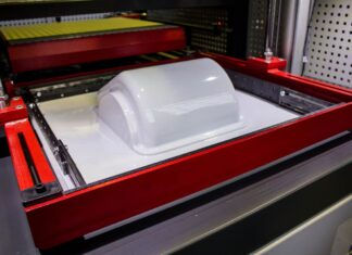 Почему стоит заказать формовку пластика