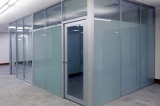 Преимущества изготовления изделий из стекла на заказ