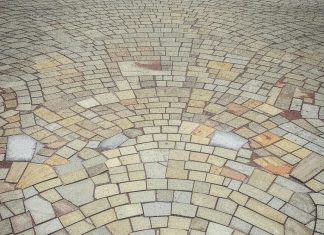 Этапы и принципы укладки гранитной брусчатки