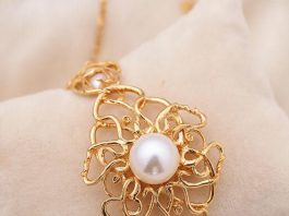 Где купить женское золотое колье с гарантией качества: подробный гид для покупателей