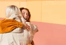 24 года без вести: найденная американка встретилась с дочерью у суда