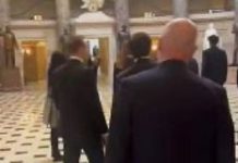 Экскурсию депутатов Госдумы по Конгрессу США с кока-колой раскритиковали