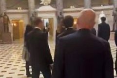 Экскурсию депутатов Госдумы по Конгрессу США с кока-колой раскритиковали