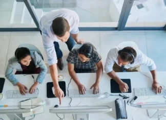 Эксперт Быханов допустил переход компаний в РФ к трехдневной рабочей неделе