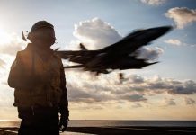 США и Израиль атаковали гражданский самолет, заявили в Иране