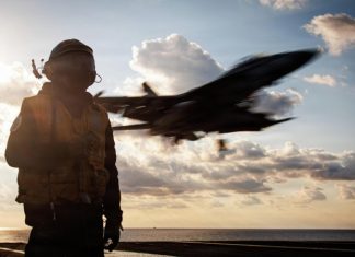 США и Израиль атаковали гражданский самолет, заявили в Иране