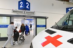 Выпавшему из окна вуза в Москве студенту оторвало часть ноги