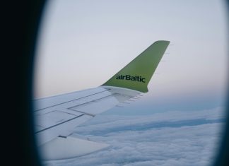 Airbaltic проводит новую распродажу: скидки на перелеты в десятки направлений