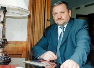 Банк России выпустит серебряную монету в честь 75-летия Ахмата Кадырова