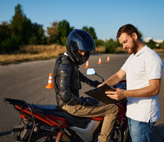 Программа обучения вождению мотоцикла: что вас ждёт от первого занятия до прав