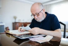 Экономист Балынин сказал, кто в России может получать две пенсии