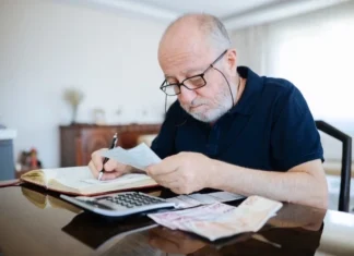 Экономист Балынин сказал, кто в России может получать две пенсии