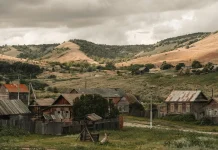 Группа туристов таинственно исчезла после рыбалки у заброшенной деревни