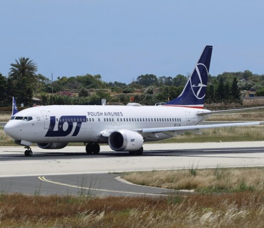 LOT объявил флеш-распродажу: дешевые авиаперелеты по Польше