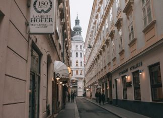 Лоукостер Ryanair перестанет выполнять 9 рейсов из Литвы и Латвии