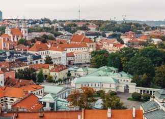 Лоукостер Wizz Air распродает авиабилеты из Вильнюса: перелеты – от € 10