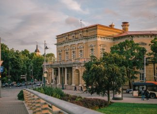 Лоукостер Wizz Air запускает новые направления из Литвы