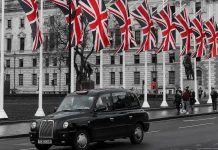 Молодые британцы не смогут легально покупать сигареты