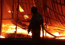 Мужчина поджег кафе по заданию мошенников и получил за это деньги