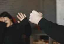 Обычная шапка довела семью до суда