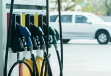 После обещаний Трампа о “страшных ударах“ по Ирану подскочили цены на нефть