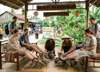 Российские туристы стекаются во вьетнамскую деревню, чтобы попробовать необычный «утиный массаж»
