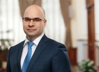 Стилист Баженова раскрыла смысл галстука с крысами у топ-менеджера ЦБ РФ