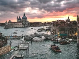 Успеть увидеть до катастрофы: названы страны и города, которые скоро исчезнут