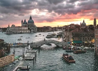 Успеть увидеть до катастрофы: названы страны и города, которые скоро исчезнут