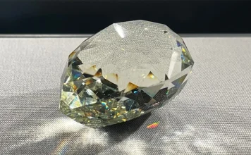 В забытом чемодане нашли знаменитый бриллиант в 137 карат