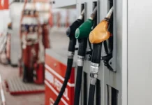 Запрет на экспорт бензина распространили на его производителей