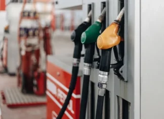 Запрет на экспорт бензина распространили на его производителей