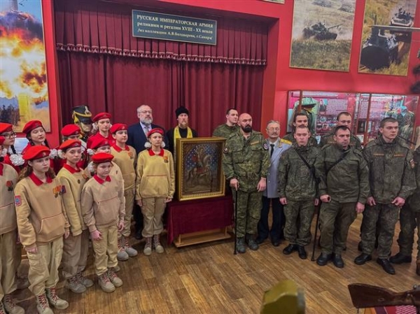 В Самаре 30-й мотострелковой бригаде вручили икону Георгия Победоносца