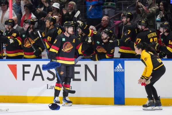 Сенсационный старт «Ванкувера» – лучший за 10 лет: Кузьменко и Михеев помогают главной звезде ассистами