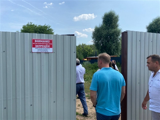 "Земли прокурора" и дом "пенсионера МВД": Александр Хинштейн разбирается с захватом берега в Рождествено