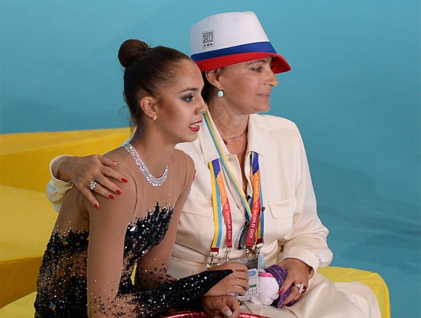 Думаете, возрастной ценз только в фигурке? Нееет – в гимнастике поднимали дважды (но не спаслись от обмана), а пловцы испугались 10-летней девочки