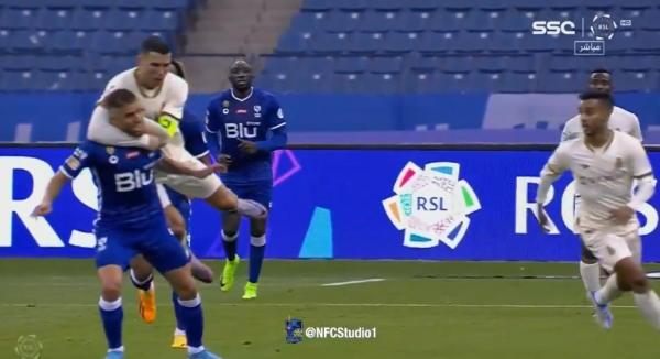 Роналду много психует в Саудовской Аравии &ndash; уже 10 историй за год