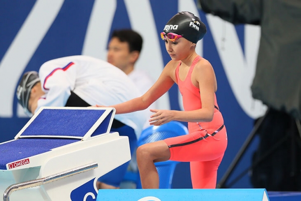 Думаете, возрастной ценз только в фигурке? Нееет – в гимнастике поднимали дважды (но не спаслись от обмана), а пловцы испугались 10-летней девочки