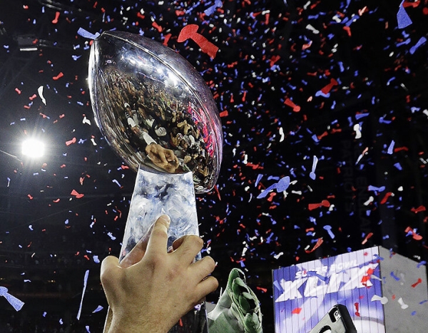 Шоу в перерыве, элитная реклама и вечный Брэди. Как Супербоул изменил мировую поп-культуру