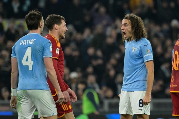 Стеклянная бутылка в голову, четыре красных: матч «Рома» – «Лацио» стал чем-то диким