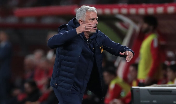 «Рома» Моуринью играла в смирительных рубашках. Но заслужил ли он отставку?