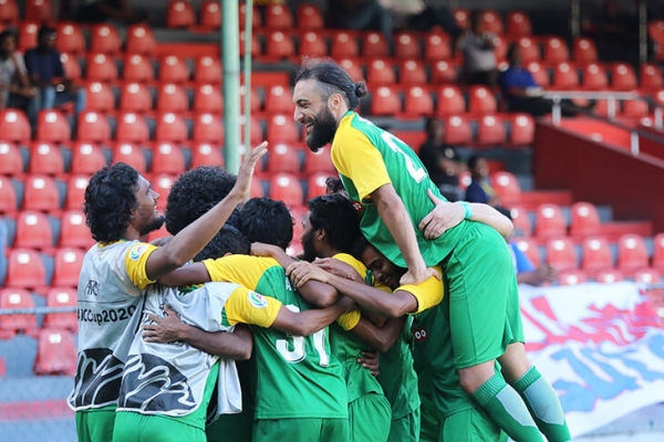 Интервью с Шарифом Мухаммадом, который играл за «Анжи» и рассказал об откатах в молодежке. Сейчас он капитан сборной Афганистана и чемпион Мальдив