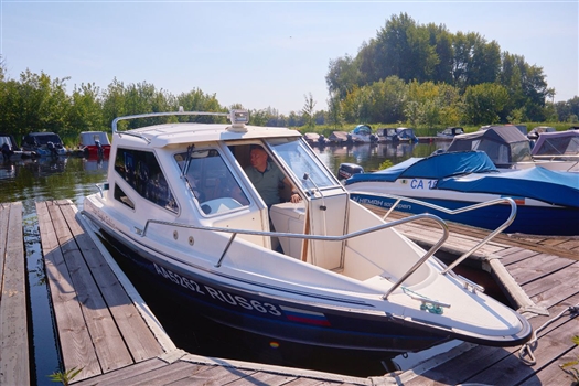 Бригады врачей Волжской больницы выезжают к пациентам на служебном катере