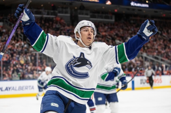 Сенсационный старт «Ванкувера» – лучший за 10 лет: Кузьменко и Михеев помогают главной звезде ассистами