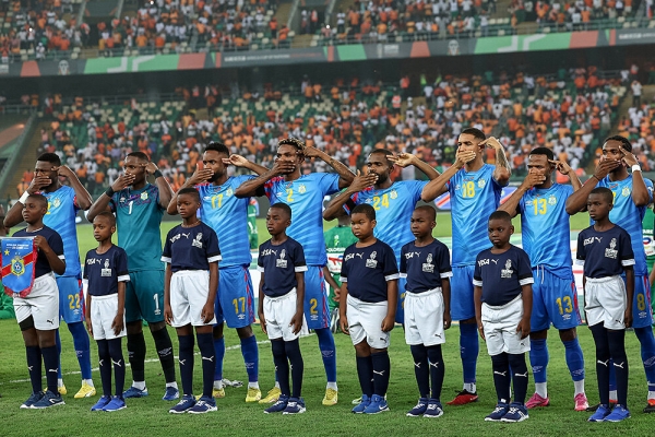 Акция дня: сборная ДР Конго против войны в стране. Приставили «пистолеты» к вискам во время гимна